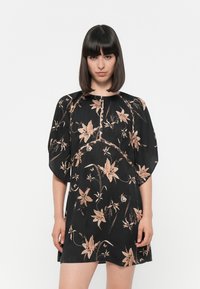 Короткое платье