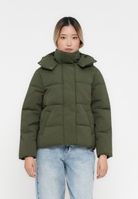 Короткая куртка