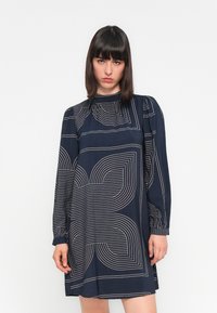 Короткое платье