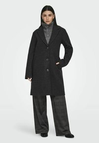 Шерстяное пальто Шерстяное пальто