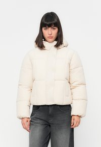 Короткая куртка