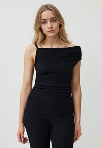 Топ на бретельках Топ на бретельках