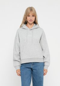 Пуловер с капюшоном