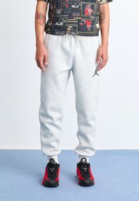 Спортивные штаны