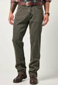 Прямые джинсы