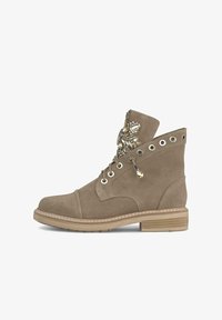 Ботинки на шнуровке