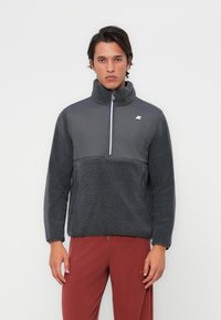 Флисовая куртка