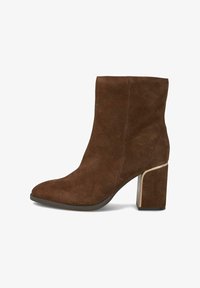 Полусапожки на высоком каблуке