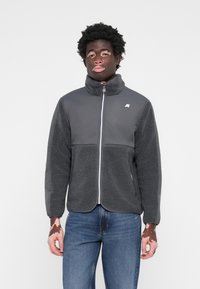 Флисовая куртка