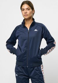 Спортивная куртка