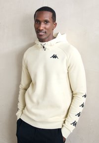 Спортивная кофта