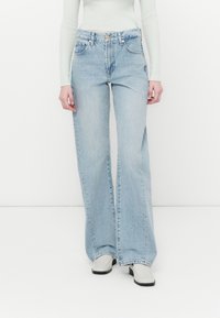 Свободные джинсы