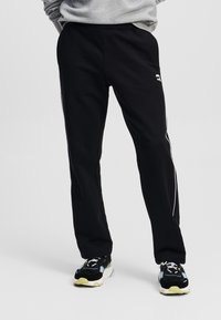 Спортивные штаны