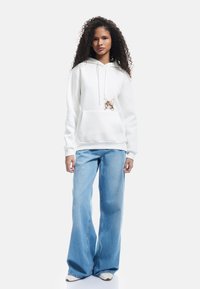 Пуловер с капюшоном