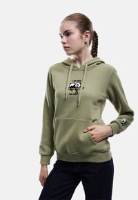 Пуловер с капюшоном