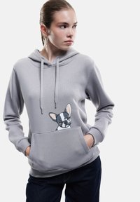 Пуловер с капюшоном