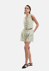 Джинсовая жилетка