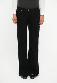 Джинсы Джинсы