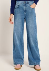 Широкие брюки Широкие брюки