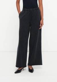 Спортивные штаны