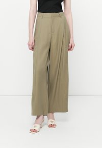 Широкие брюки