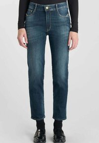 Короткие джинсы