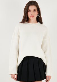 Длинный пуловер