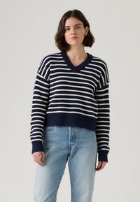 Пуловер с вырезом V