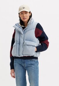 Джинсовая жилетка