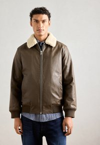 Куртка бомбер Куртка бомбер