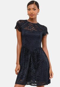 Короткое платье