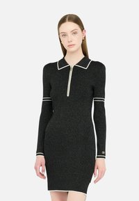 Платье футляр