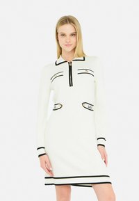 Вязаное платье