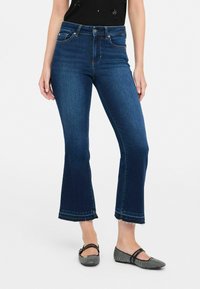 Клешеные брюки