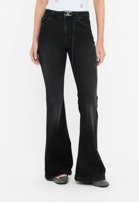 Клешеные брюки