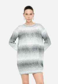 Вязаное платье