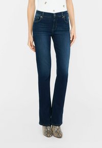 Клешеные брюки