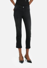 Короткие джинсы