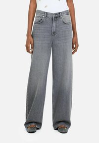 Свободные джинсы