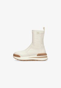 Полусапожки на платформе