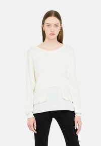 Длинный пуловер