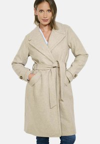 Шерстяное пальто