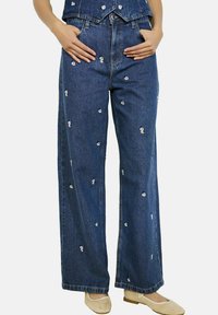 Джинсы Джинсы