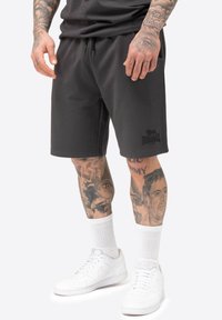 Шорты Шорты