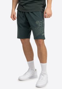 Шорты Шорты