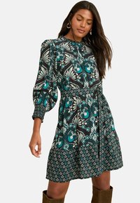 Короткое платье