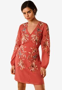 Короткое платье