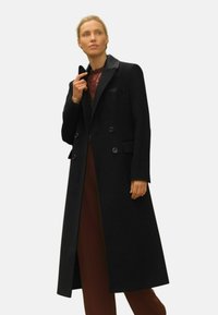 Шерстяное пальто