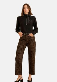 Клешеные джинсы