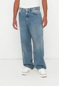 Свободные джинсы Свободные джинсы